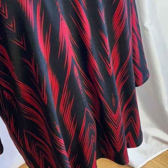 CHICOS SIZE 2 tunic style top in red & black with 3/4 length sleeves - Picture 6 of 12